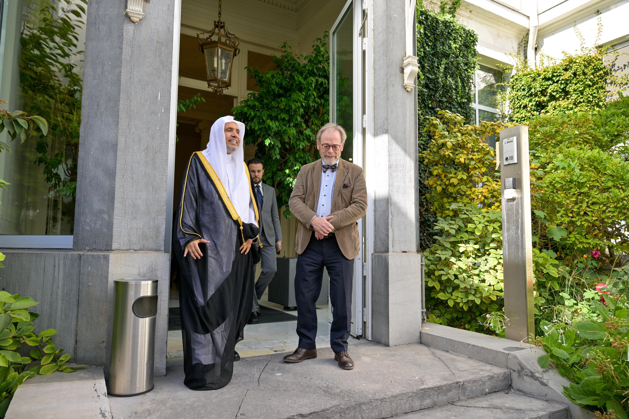 جناب آقای دکتر شیخ محمد العیسی ، دبیرکل سازمان همبستگی جهان اسلام و رئیس انجمن علمای مسلمان، در محل پارلمان فدرال در پایتخت بلژیک، «بروکسل»، با آقای پیتر دی روفر، رئیس پارلمان فدرال، دیدار کرد