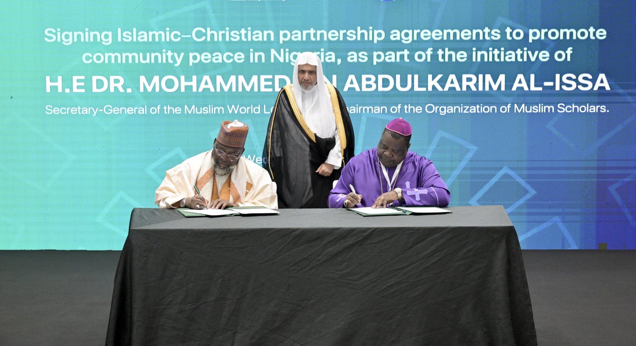 "Kesepakatan Islam-Kristen" yang telah ditandatangani dalam rangka Inisiatif Liga Muslim Dunia untuk Perdamaian Sosial di Afrika Barat