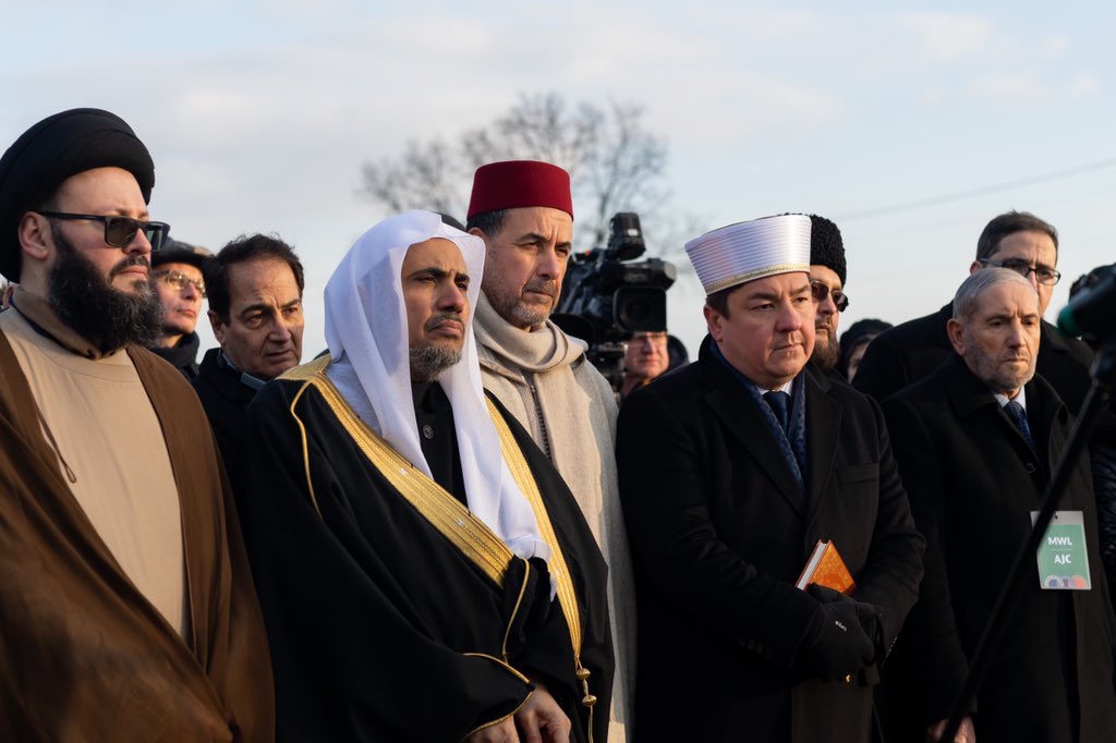 A l’occasion du 75ème anniversaire de la libération des camps de la mort, le SG de la Ligue islamique mondiale,  Mohammad Alissa et une délégation de dignitaires musulmans se sont rendus à Auschwitz.