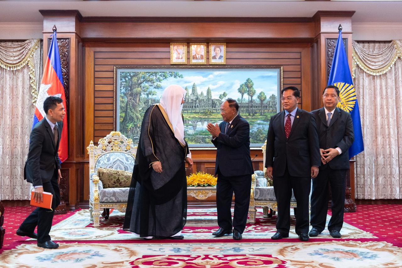 Dr. Al-Issa holds meetings with Cambodian political, parliamentary and religious leadership