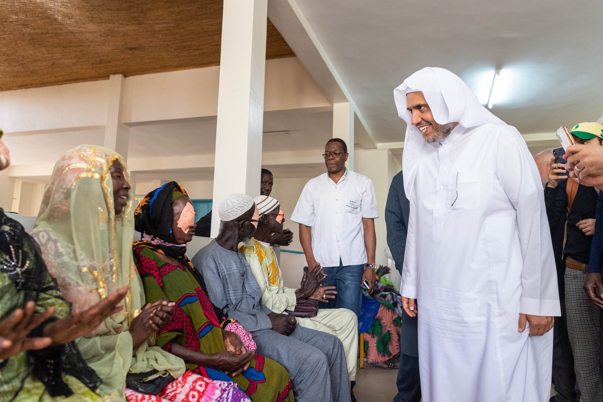 La LIM finance des soins médicaux à travers le monde, comme le traitement de la cataracte à l'hôpital de Dakar. L'initiative a profité à des centaines de patients sénégalais dans le besoin. 