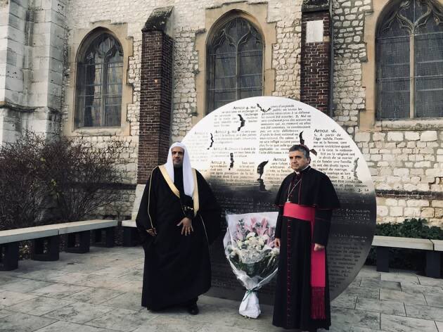 En France, l'année dernière, Mohammad Alissa a rendu hommage au père Jacques Hamel, et a déposé une gerbe de fleurs à l'église de Saint Étienne Du Rouvray. "La religion ne doit en aucun cas être utilisée à des fins politiques." 