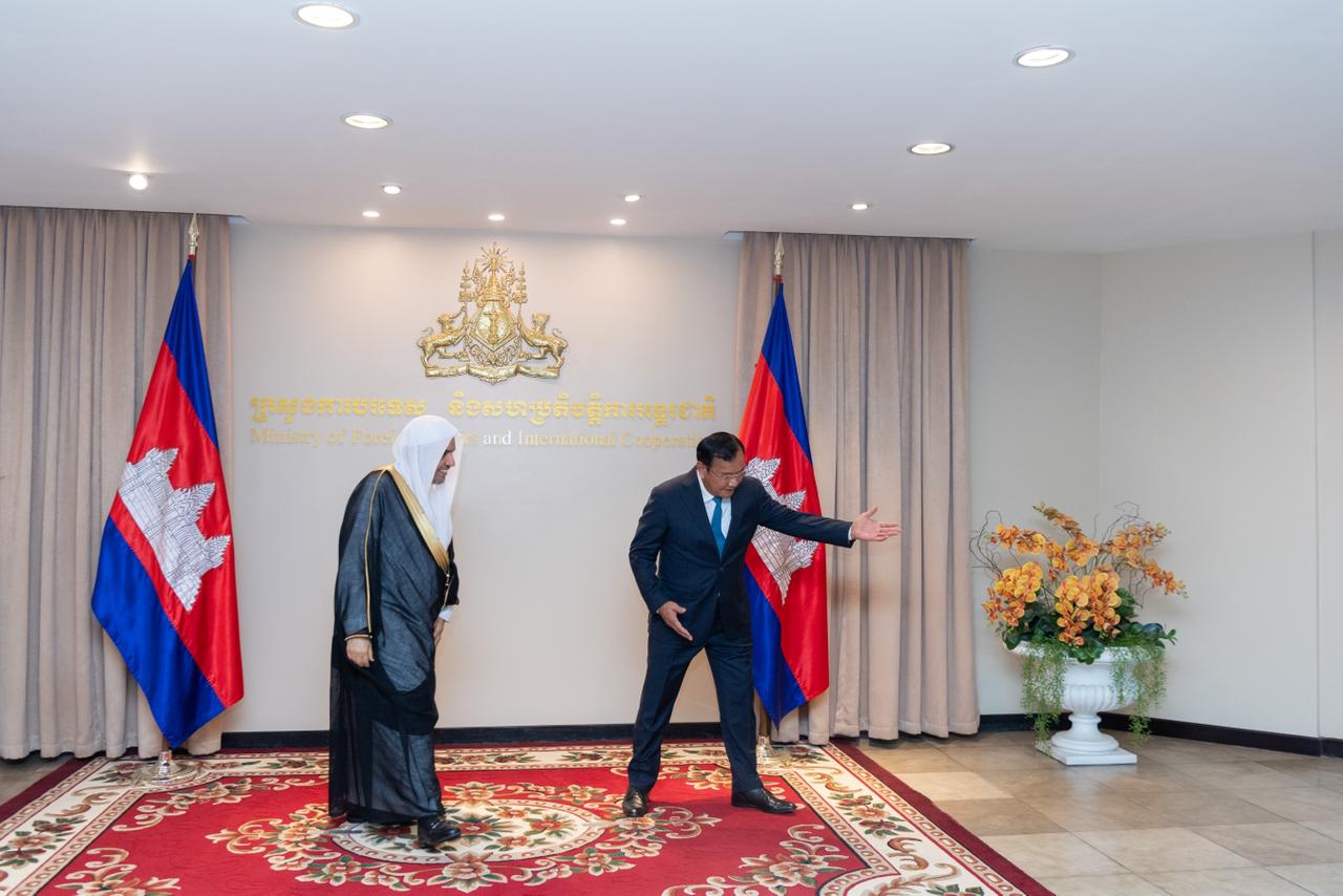 Dr. Al-Issa holds meetings with Cambodian political, parliamentary and religious leadership