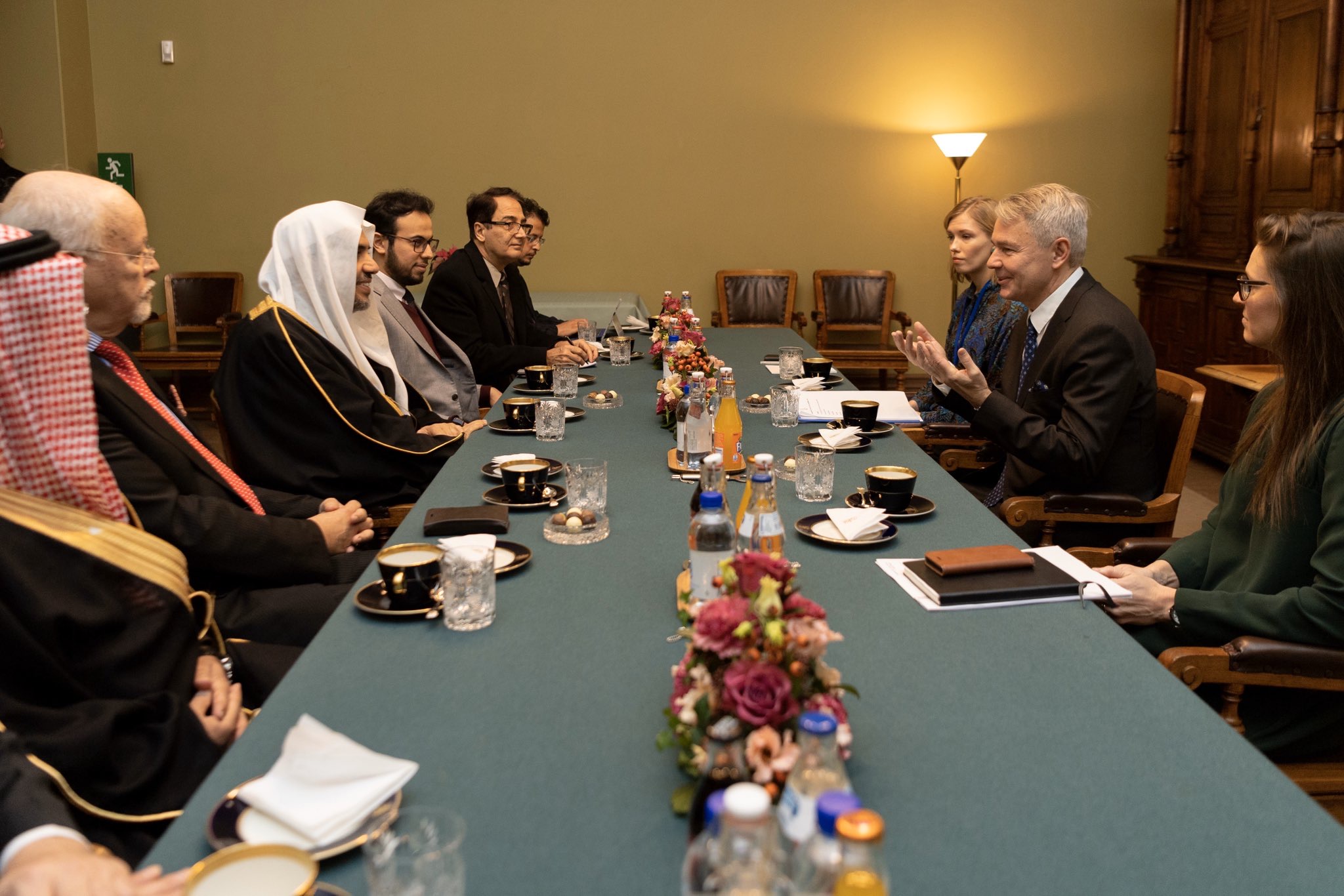 وزیر خارجہ فنلینڈ نے شیخ ڈاکٹر محمد العیسی کا ہلسنکی میں استقبال کیا