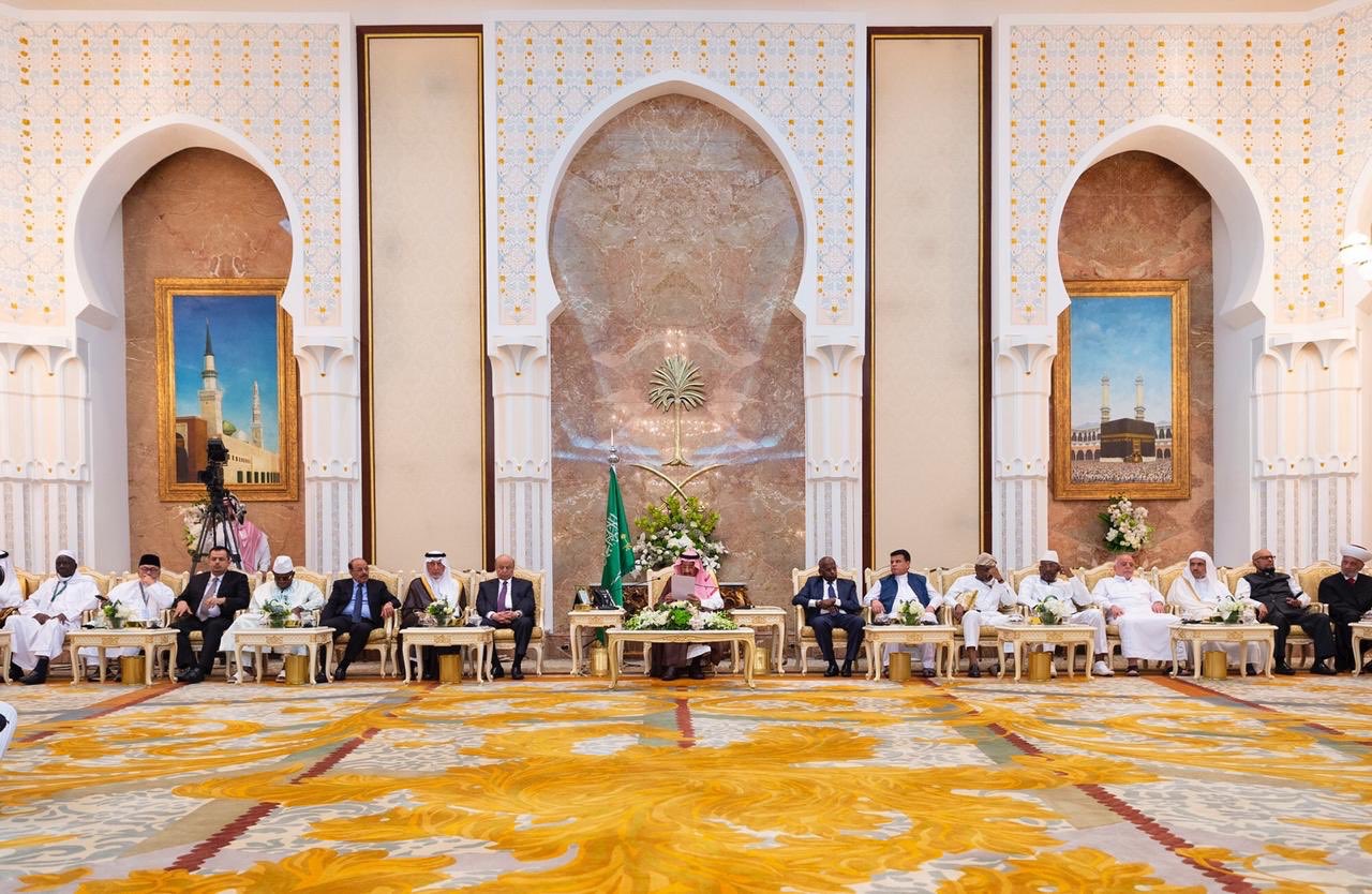Les invités de la Ligue Islamique Mondiale ont eu l’honneur de participer à la réception annuelle donnée par le Serviteur Deux Saintes Mosquées pour les personnalités islamiques à l’occasion du Hajj 1440.