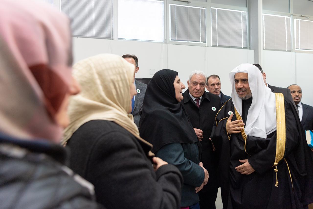 Dans le cadre de la tournée mondiale de soutien aux victimes de massacre: Mohammad Alissa dirige une délégation musulmane  comprenant aussi des responsables des différentes religions afin de rendre hommage aux victimes musulmanes du massacre de “Srebrenica”.