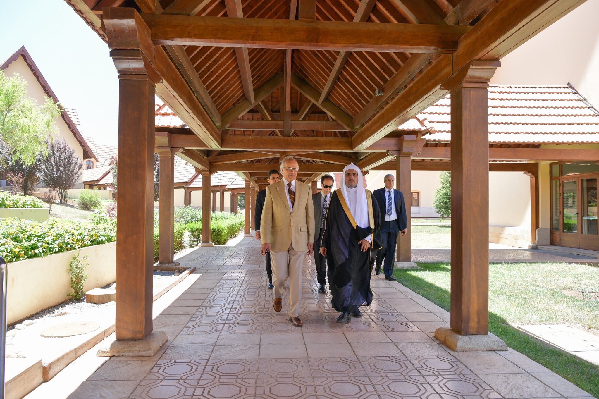 L'Université Alakhawayn au Maroc reçoit le SG de la Ligue Islamique Mondiale D.Mohamed AlIssa où il a eu un une rencontre avec son doyen et ses membres pour traiter de sujets d’intérêt commun.