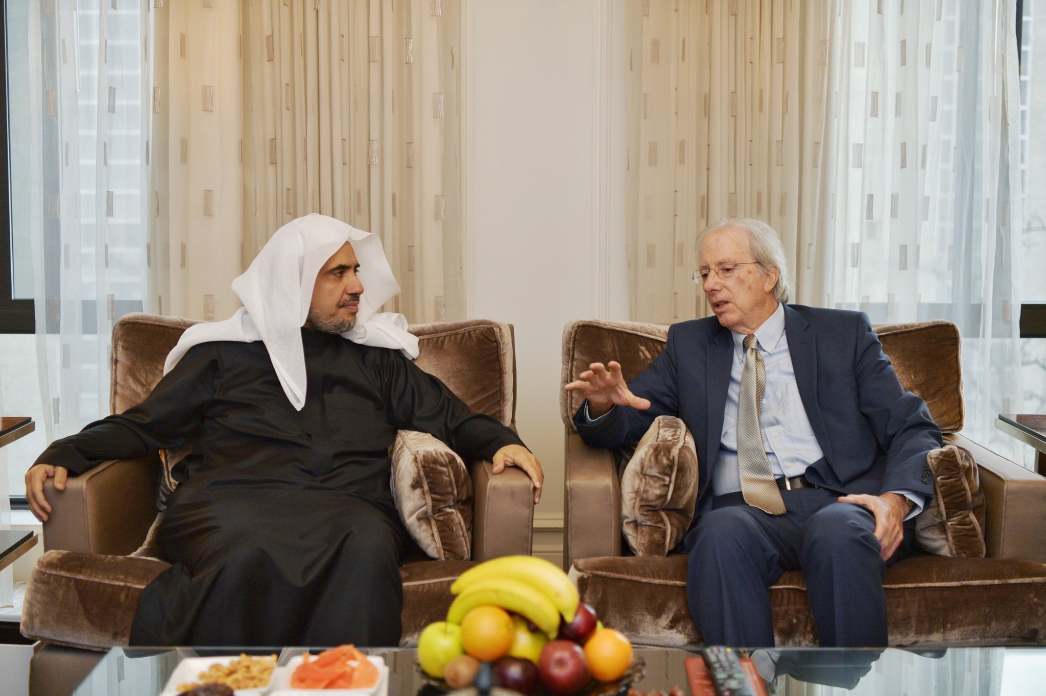 عزت مآب ڈاکٹر محمد العيسى نے واشنگٹن میں عالمی ماہر اور مشیر واشنگٹن انسیٹیوٹ ڈینس روس سے ملاقات کی
