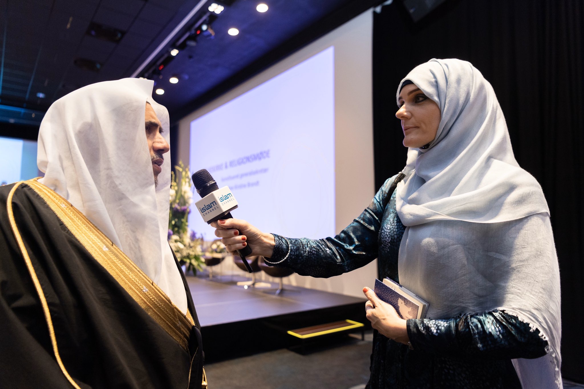 La communauté musulmane du Danemark reçoit le D. Mohammad Alissa et organise avec lui un dialogue avec différents représentants qui ont considéré sa venue comme un moyen de faire une présentation authentique de l’Islam.