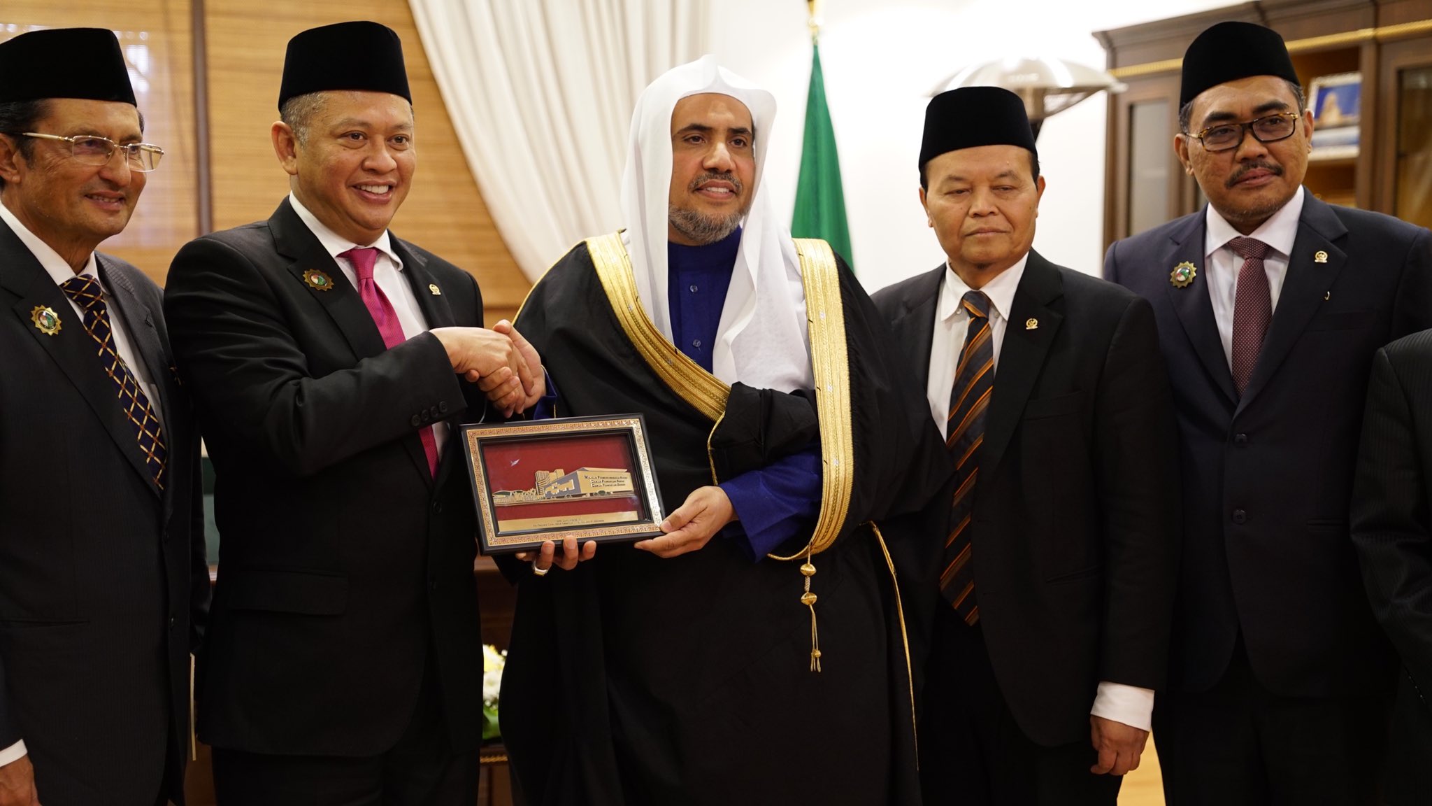 ڈاکٹر محمد العیسی نے انڈونیشیا کے عوامی مشاورتی اسمبلی کے صدر کا استقبال کیا