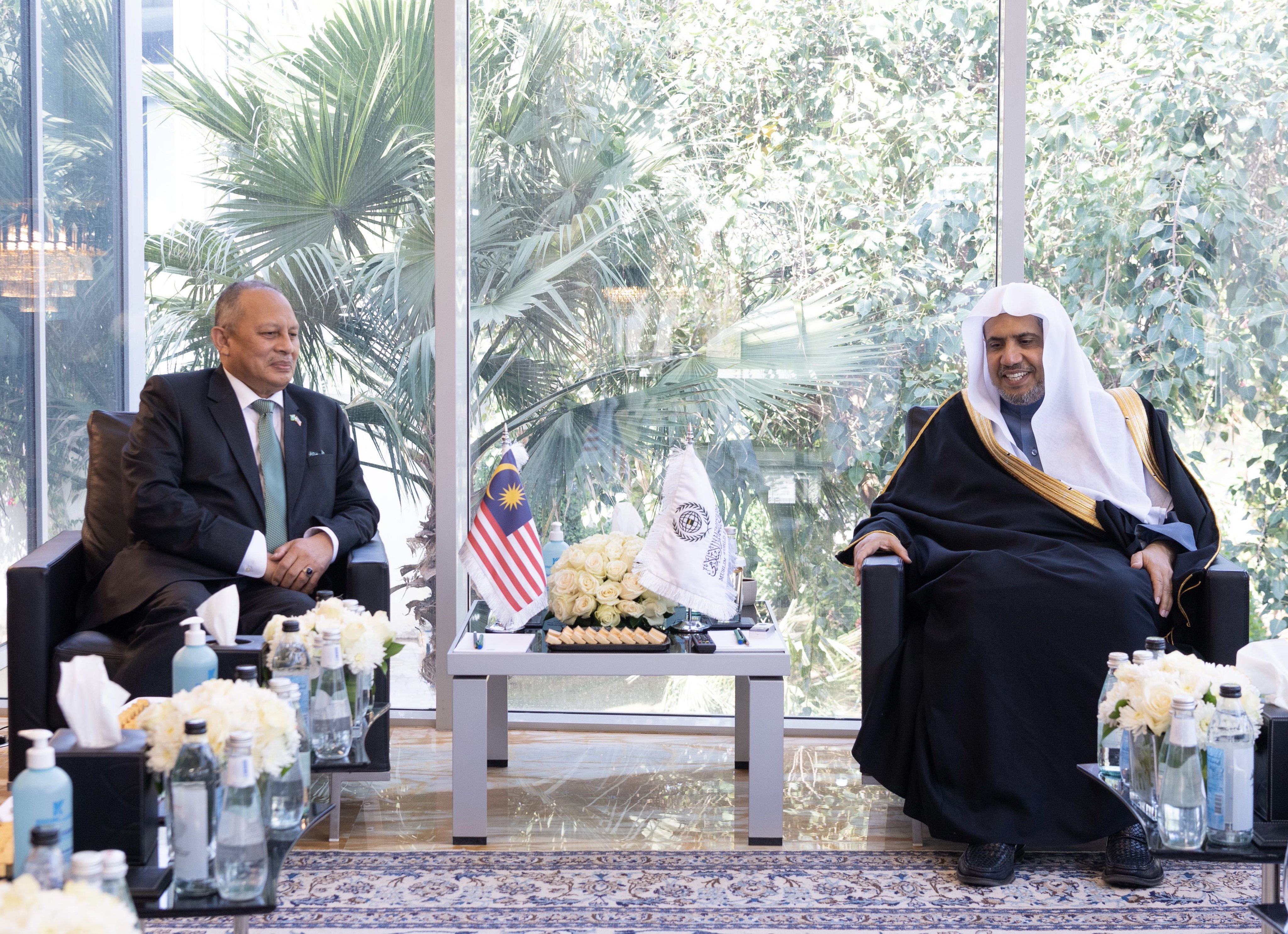 التقى معالي الشيخ د. محمد العيسى‬⁩ -اليوم- بسعادة سفير مملكة ماليزيا لدى المملكة العربية السعودية، السيد عبدالرزاق بن عبدالوهاب