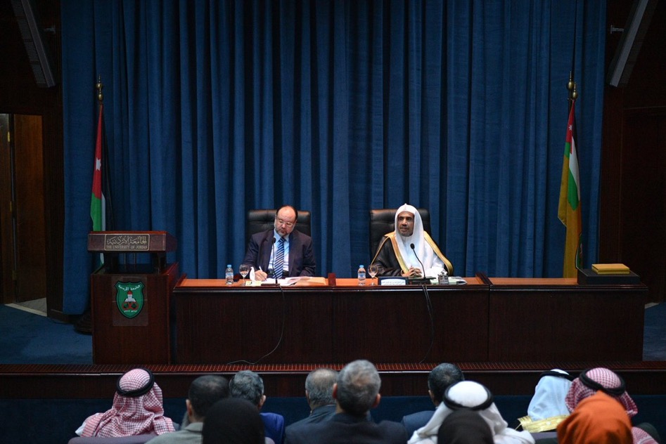 En présence de son Exc. le Recteur de l'Université Jordanienne et le personnel enseignant, Son Exc le Secrétaire Général de la Ligue Islamique Mondiale, le Cheikh Dr. Mohamed ALISSA, a donné une conférence durant sa visite.