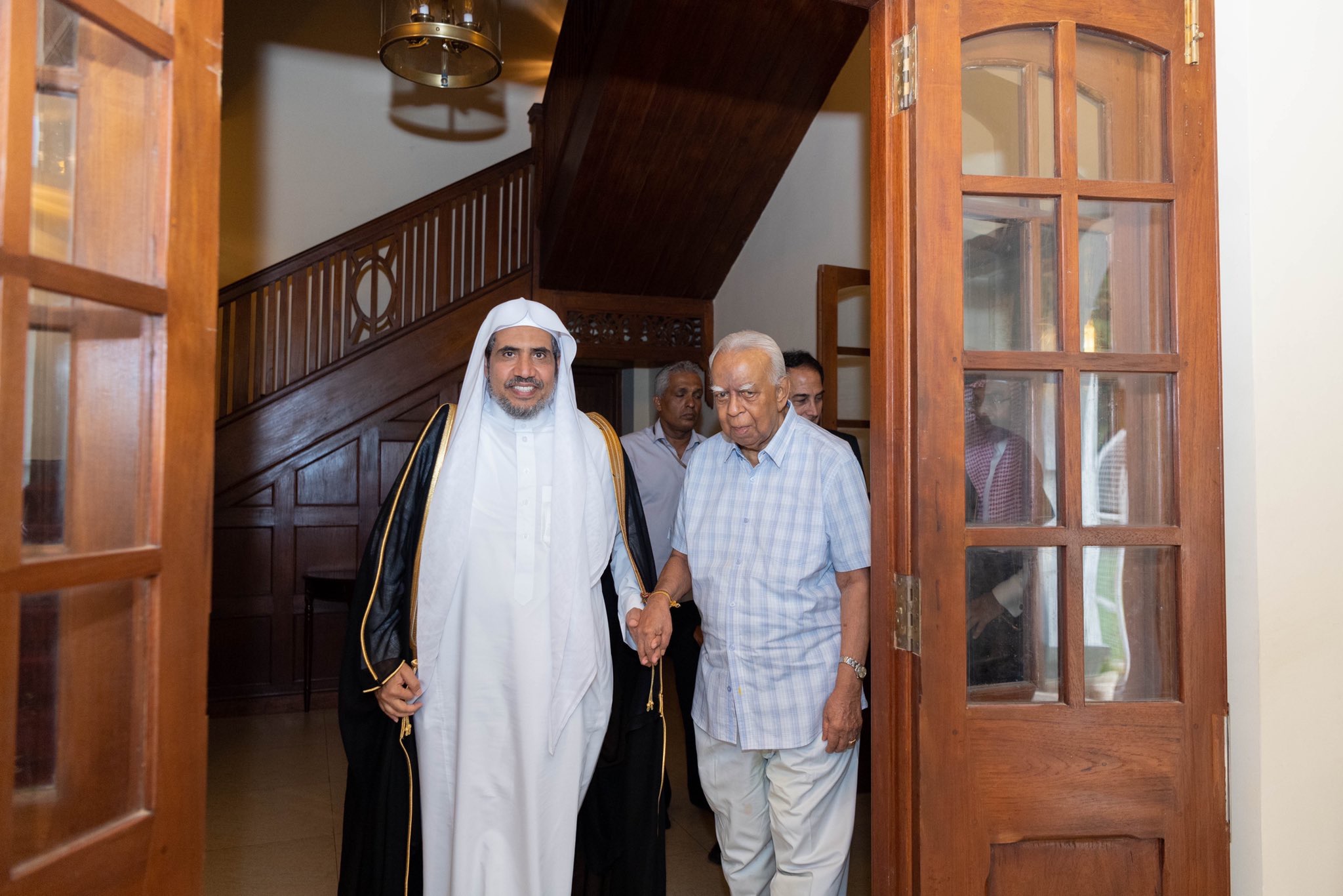 Le SG de la Ligue Islamique Mondiale a rencontré le chef de l’alliance tamoule M. Rathbane qui a loué les efforts du D. Mohammad Alissa pour la promotion des relations entre les groupes surtout au Sri Lanka en vue d’aider à l’harmonie dont le SG a confirmé l’importance.