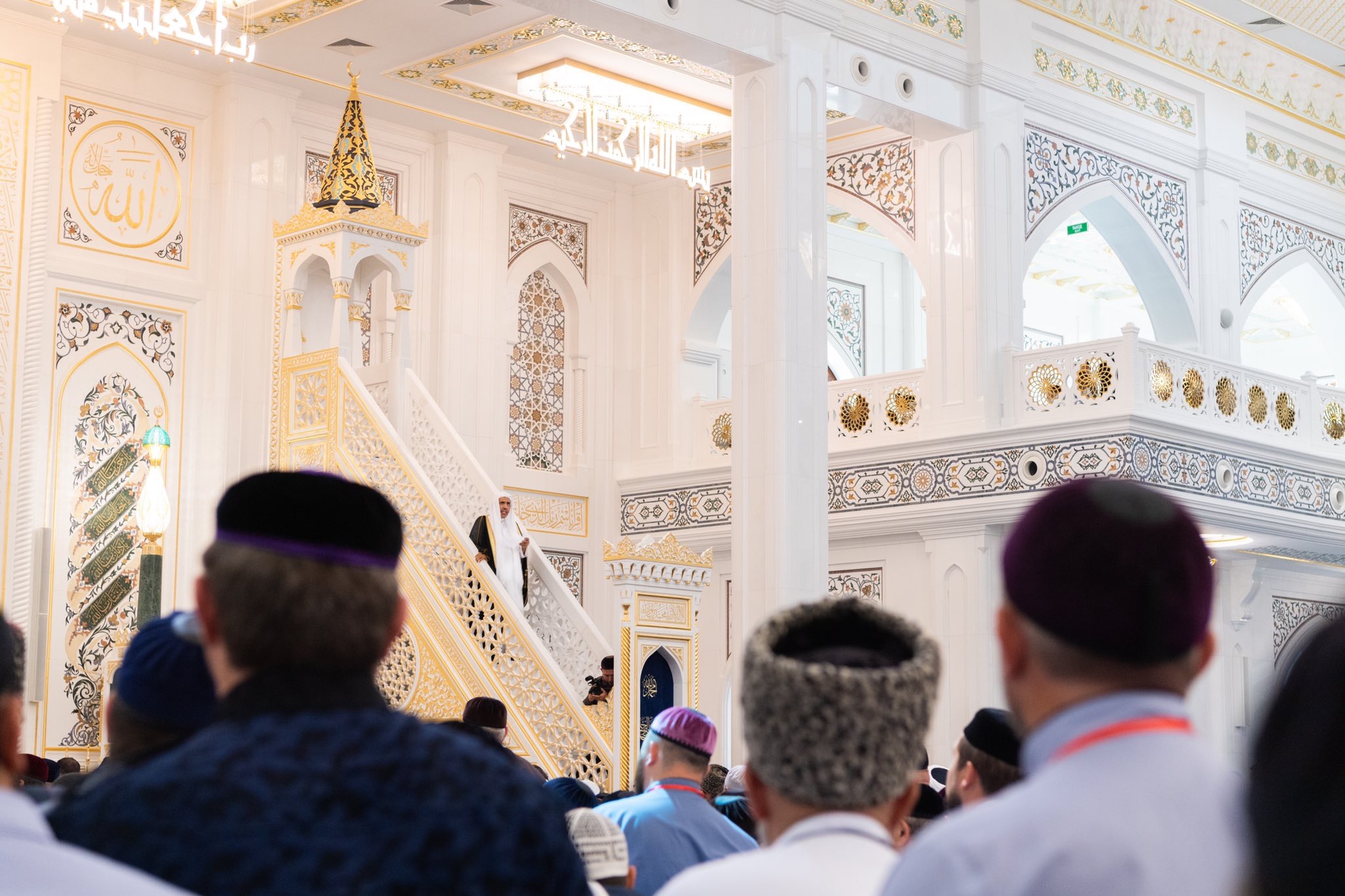 Le Président tchétchène Ramzan Kadyrov demande au D.Mohammad Alissa de faire le sermon du Vendredi dans la plus grande mosquée d’Europe après son inauguration officielle en présence de rois, de présidents de pays musulmans de savants et de ministres.
