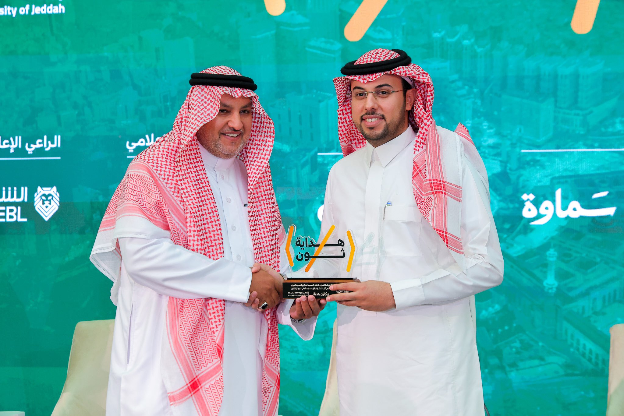 El secretario general adjunto de comunicación institucional, Sr. Abdulwahab Al-Shehri, participó en la mesa redonda titulada: «Los medios de comunicación en las Dos Mezquitas sagradas: atractivo de los contenidos y responsabilidad profesional»