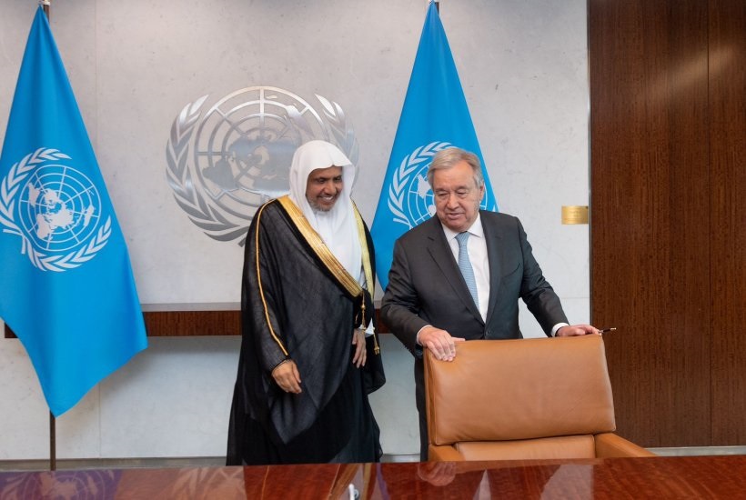 عقب إطلاق مؤتمر الرابطة داخل الأمم المتحدة: "بناء جسور التفاهم والسلام بين الشرق والغرب" أمين عام الأمم المتحدة يستقبل الشيخ العيسى ويؤكد دعمه الكامل لجهود الرابطة