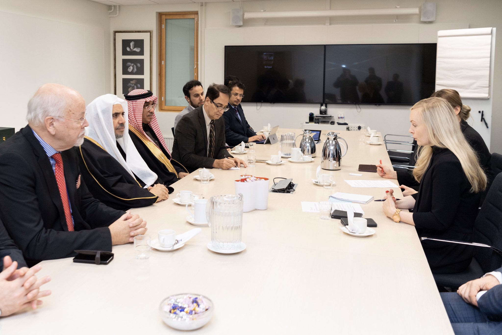 دار الحکومت ہلسنکی میں، فن لینڈ کی وزیر داخلہ کی عزت مآب شیخ ڈاکٹر محمد العیسی سے ملاقات