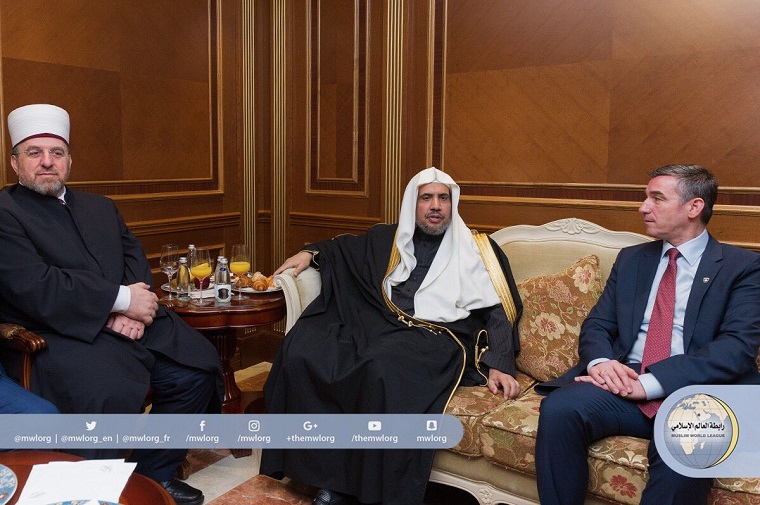 معالي الأمين العام لرابطة العالم الإسلامي ملتقياً في العاصمة بريشتينا رئيس برلمان كوسوفا السيد قدري أويسلي