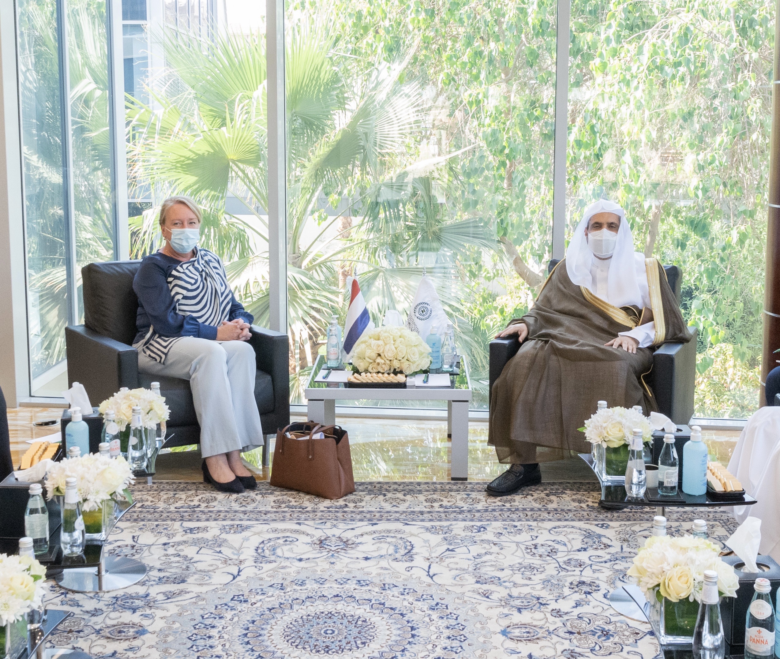 استقبل معالي الشيخ د. محمد العيسى‬⁩ اليوم سعادة سفيرة مملكة هولندا‬⁩ لدى المملكة العربية السعودية، السيدة جانيت ألبيردا
