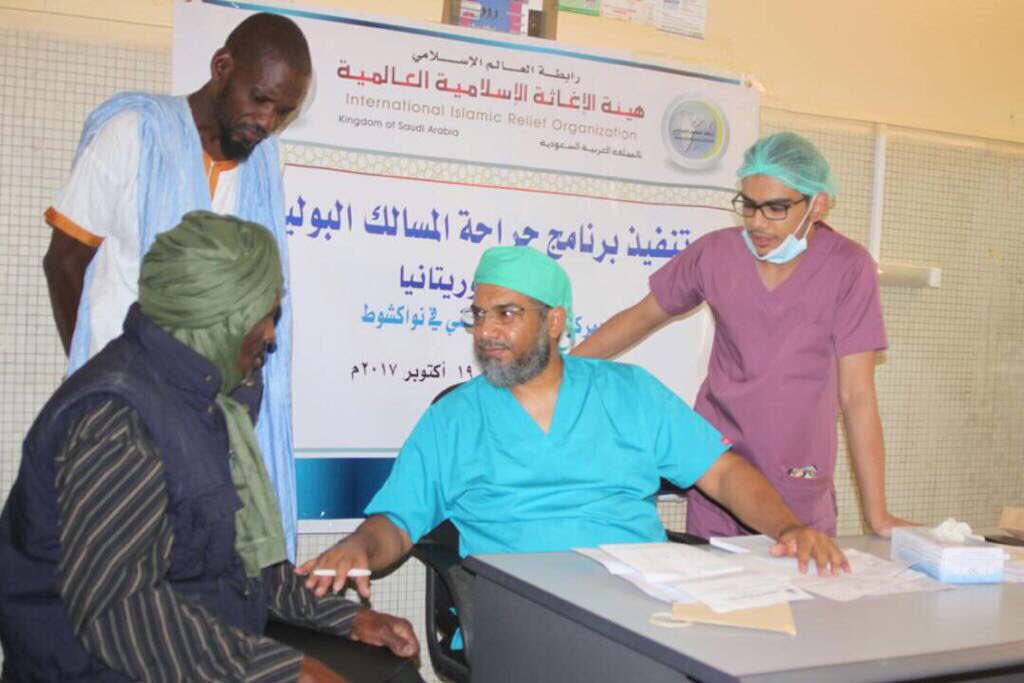 رابطة العالم الإسلامي تختتم أول مخيم لجراحة المسالك البولية بإجراء ٤٣ عملية بجمهورية موريتانيا.