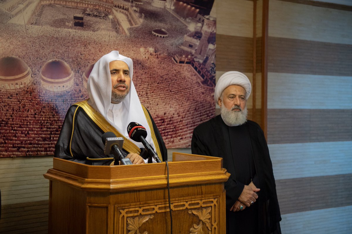Cheikh Abdelemir Qoubelane, Président du Haut Conseil populaire islamique reçoit le Secrétaire général de la Ligue Islamique Mondiale, Cheikh Mohamed Alissa au siège du Parlement à Beyrouth en présence du Vice Président du Parlement  Ali Elkhratib.
