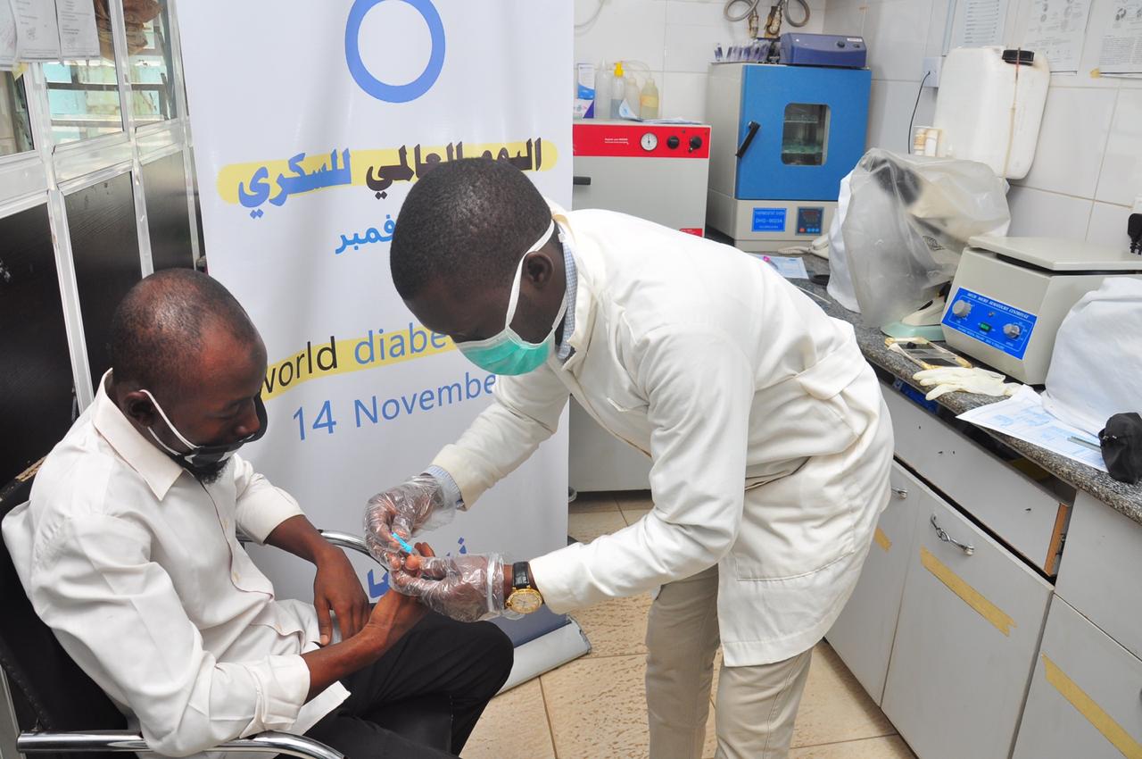 ‏⁧‫رابطة العالم الإسلامي‬⁩ تحيي اليوم العالمي لمرضى السكر‬⁩ بتنظيم فعاليات وأنشطة علمية للكادر الطبي بالمستشفيات التابعة لها في أفريقيا.