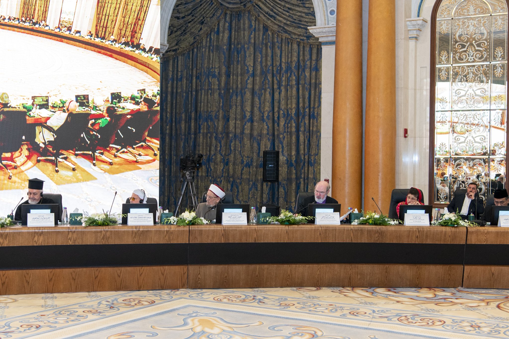 La particularité du Forum Valeurs Communes Riyad est qu’il rassemble, dans un cadre strictement religieux, des responsables musulmans tous courants confondus aux côtés de responsables d’autres religions, tous indépendants