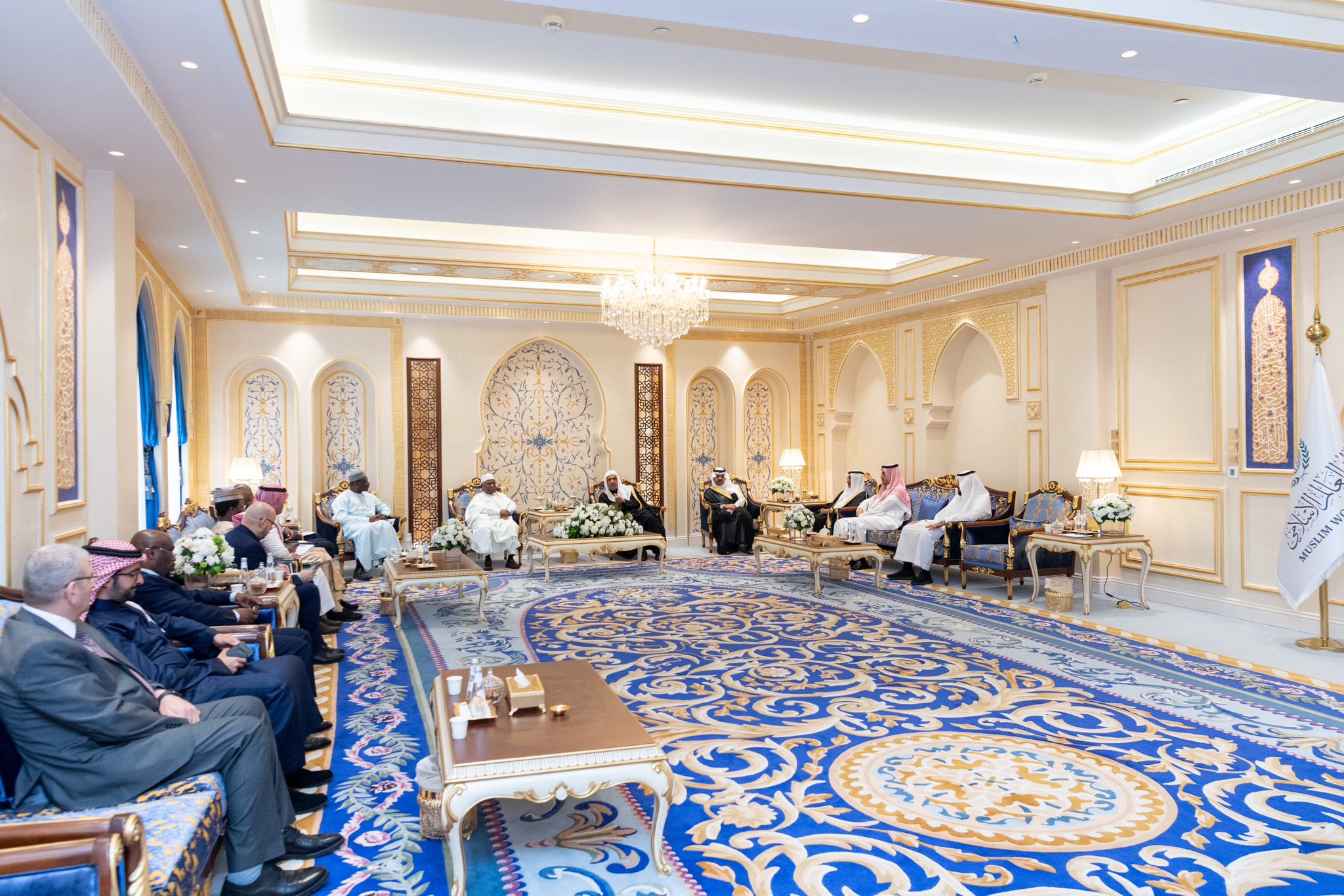 التقى معالي الشيخ د.محمد العيسى، في مكتبه بمكة المكرمة، معالي الأمين العام لـ منظمة التعاون الإسلامي، السفير السيد حسين إبراهيم طه، يصحبه معالي أمين مجمع الفقه الإسلامي الدولي بالمنظمة الأستاذ الدكتور قطب سانو.