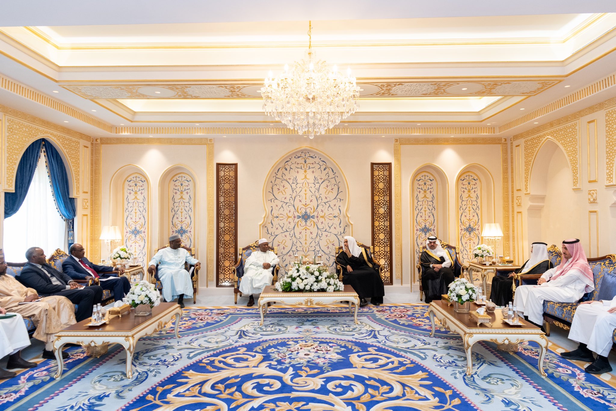 التقى معالي الشيخ د.محمد العيسى، في مكتبه بمكة المكرمة، معالي الأمين العام لـ منظمة التعاون الإسلامي، السفير السيد حسين إبراهيم طه، يصحبه معالي أمين مجمع الفقه الإسلامي الدولي بالمنظمة الأستاذ الدكتور قطب سانو.