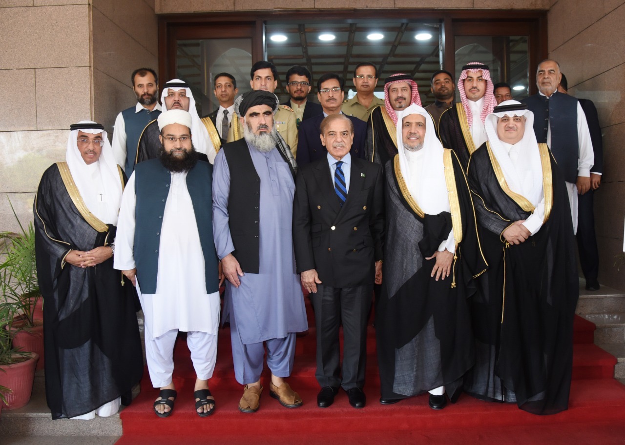 Le président Shehbaz Sharif : "Je suis fier de suivre vos efforts, et nous vous exprimons notre gratitude pour votre grand rôle dans l'unification des érudits de la nation et la mise en évidence de la véritable image de l'islam".