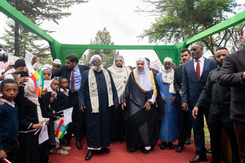 جناب دبیر کل، و رئیس انجمن علمای مسلمان، آقای شیخ دکتر  محمد العیسی از آکادمی اولیه در آدیس آبابا بازدید کردند که در آنجا، در حضور رئیس گرامی مجلس اعلای اسلامی اتیوپی جناب شیخ حجی ابراهیم ، با مسئولین فرهنگستان دیدار نمودند، و ضمن تجلیل