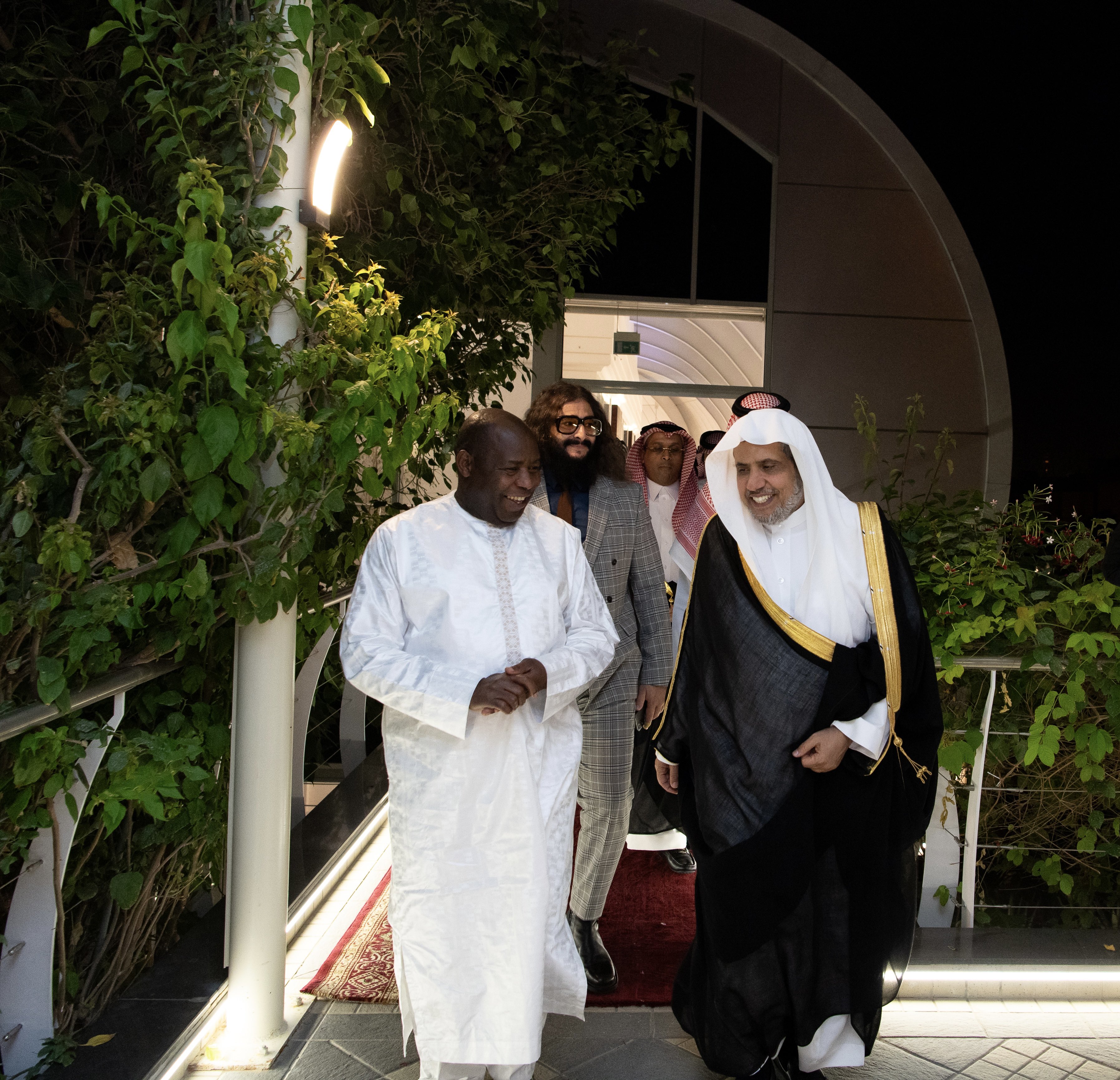 Yang Mulia Presiden Republik Burundi, Tuan Évariste Ndayishimiye, mengunjungi Liga Muslim Dunia di kantornya di Riyadh