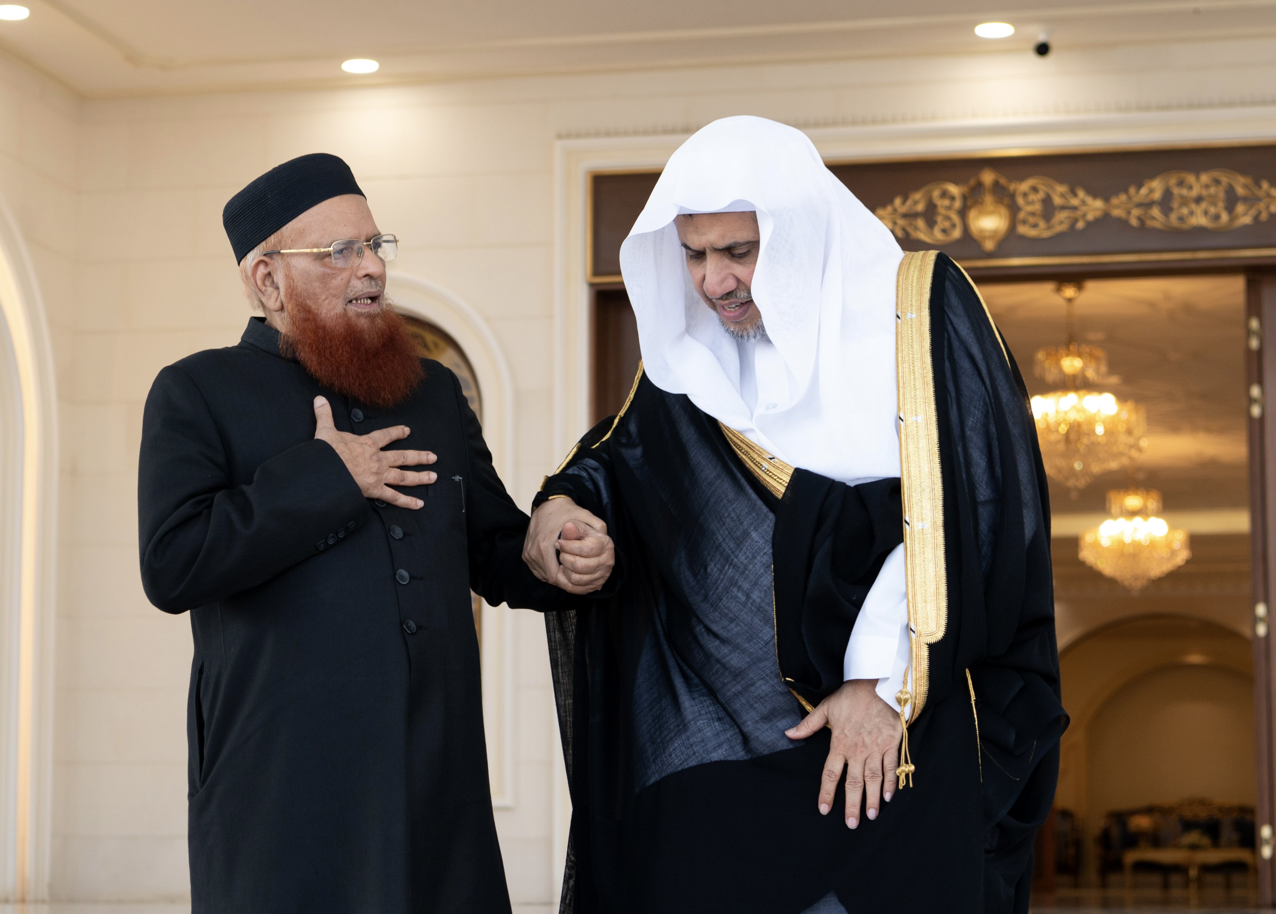 Dalam rangka koordinasi resmi sebelumnya: Yang Mulia Sekretaris Jenderal LMD, Ketua Asosiasi Ulama Muslim, Syekh Dr. Mohammed Al-issa    menerima Yang Mulia Mufti Republik Islam Pakistan
