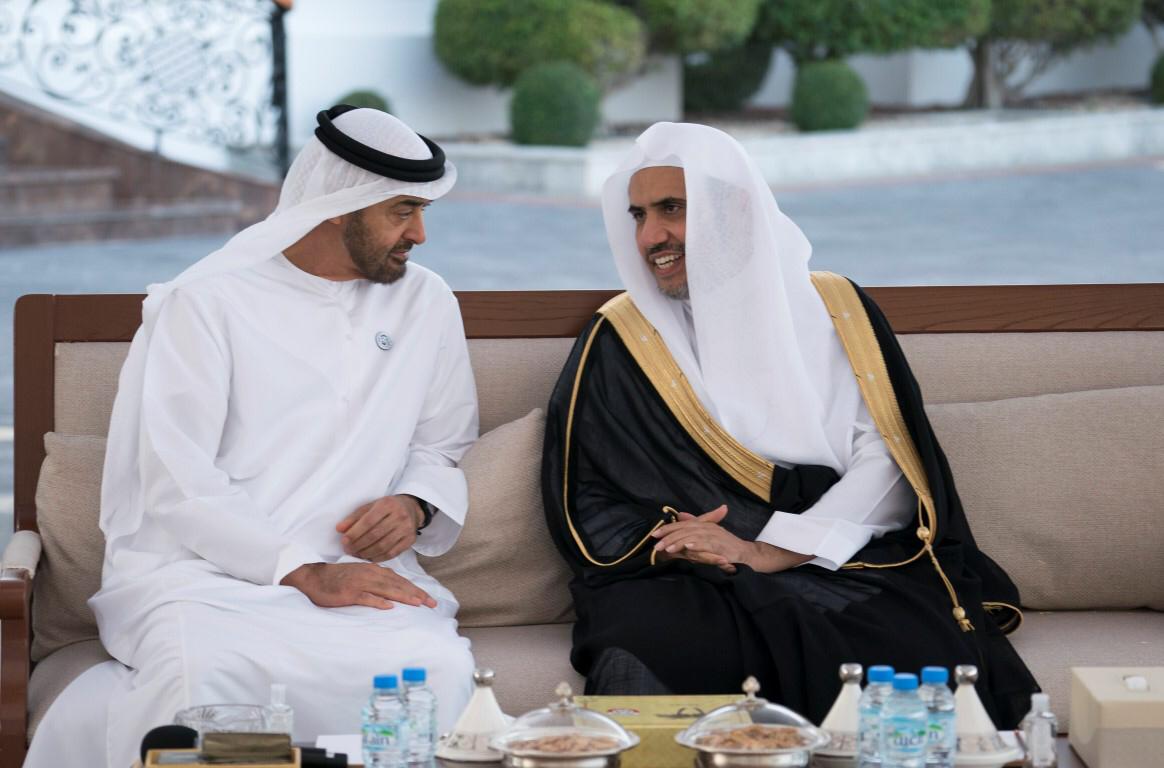 الشيخ محمد بن زايد يستقبل د.العيسى والمشاركين في الملتقى.