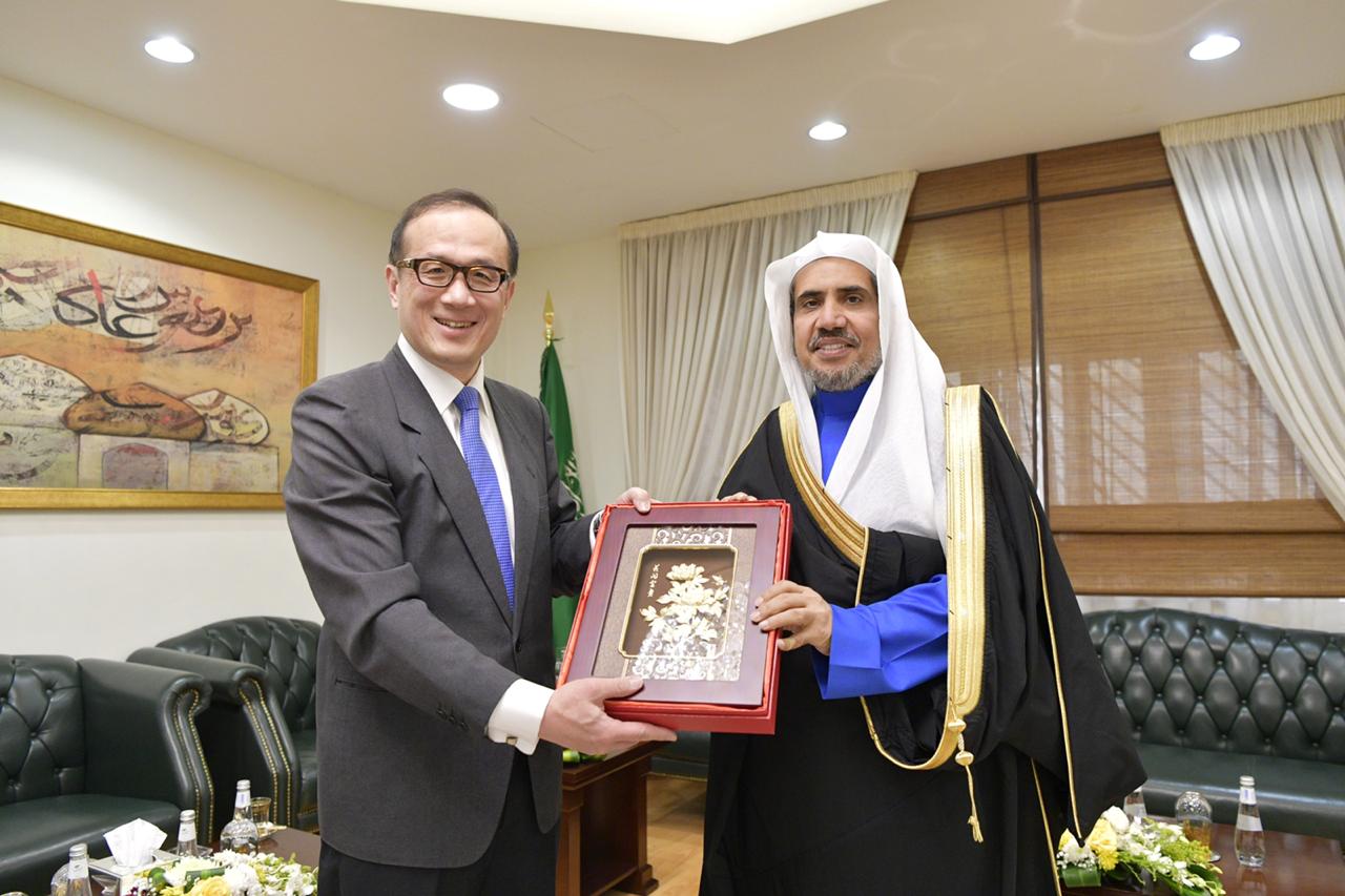 رابطہ عالم اسلامی کے سیکرٹری جنرل عزت مآب شیخ ڈاکٹر محمد العیسی نے سیکرٹریٹ آفس ریاض میں سنگاپور وزارت خارجہ اور دفاع کے سینئر وزراء اور ان کے ہمراہ وفد کا استقبال کیا