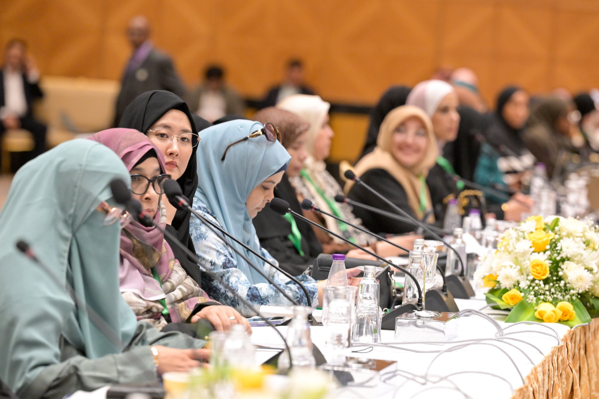 تصاویری از مشارکت جناب آقای دکتر محمد العیسی دبیرکل ورئیس انجمن علمای مسلمان، به عنوان مهمان افتخاری، در افتتاح سمینار «نقش رهبران دینی در مقابله با خشونت علیه زنان»