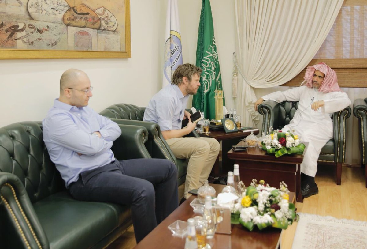 Le Secrétaire Général de la Ligue Islamique Mondiale durant un entretien avec l’agence de presse allemande (FAZ)
