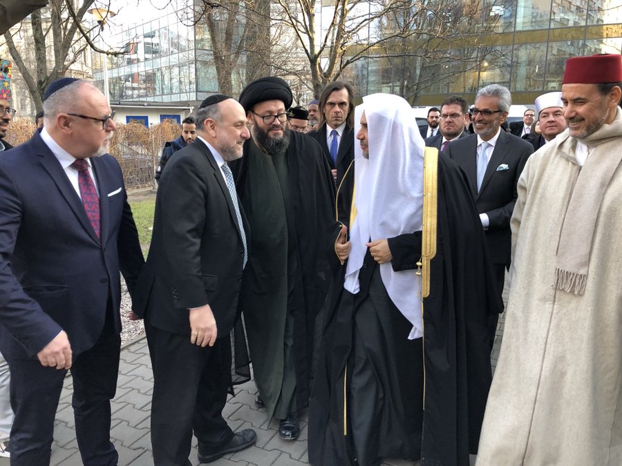 HE Dr. Mohammad Alissa and Muslim dignitaries were greeted at the Nożyk Synagogue by Chief Rabbi Michael Schudrich and other Jewish leaders this afternoon