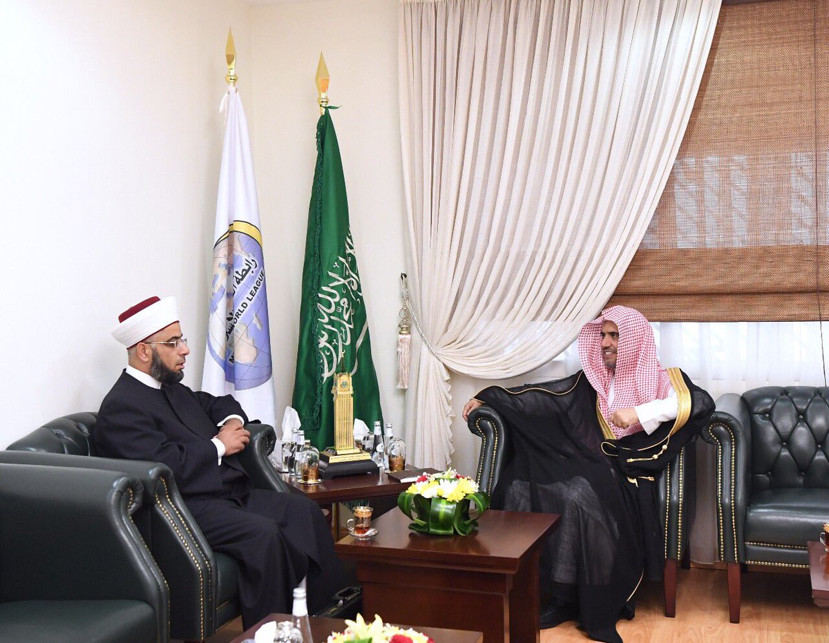 Son Excellence le SG reçoit à son bureau à Riyadh son Eminence le Cheikh Naji Allouche un savant du Liban