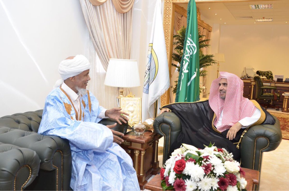 Son Exc le SG de la Ligue recevant à Makkah son Exc le président du complexe culturel mauritanien M. AlNahawi