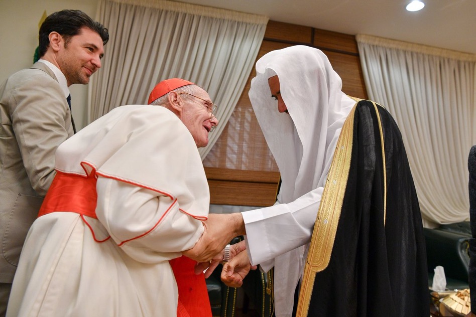 Le Secrétaire Général de la Ligue Islamique Mondiale D. Al-Issa recevant le Cardinal Jean-Louis Tauran, Président du Conseil Pontifical du Vatican pour le dialogue inter religieux.