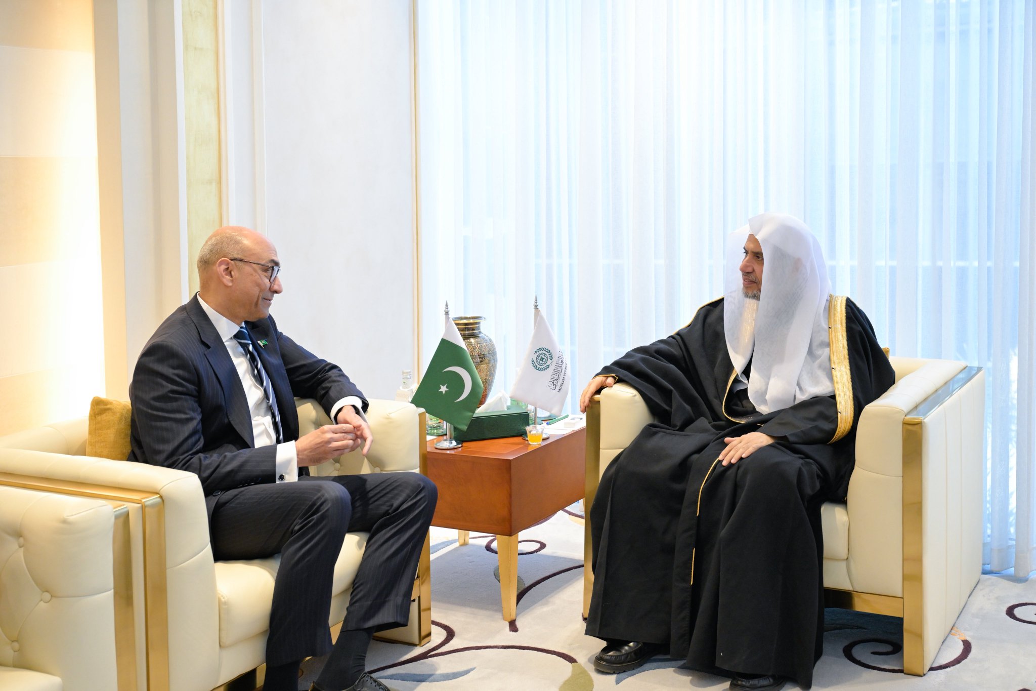 Dr. Al-Issa Receives Pakistani Ambassador to Saudi Arabia to Discuss Common Interests