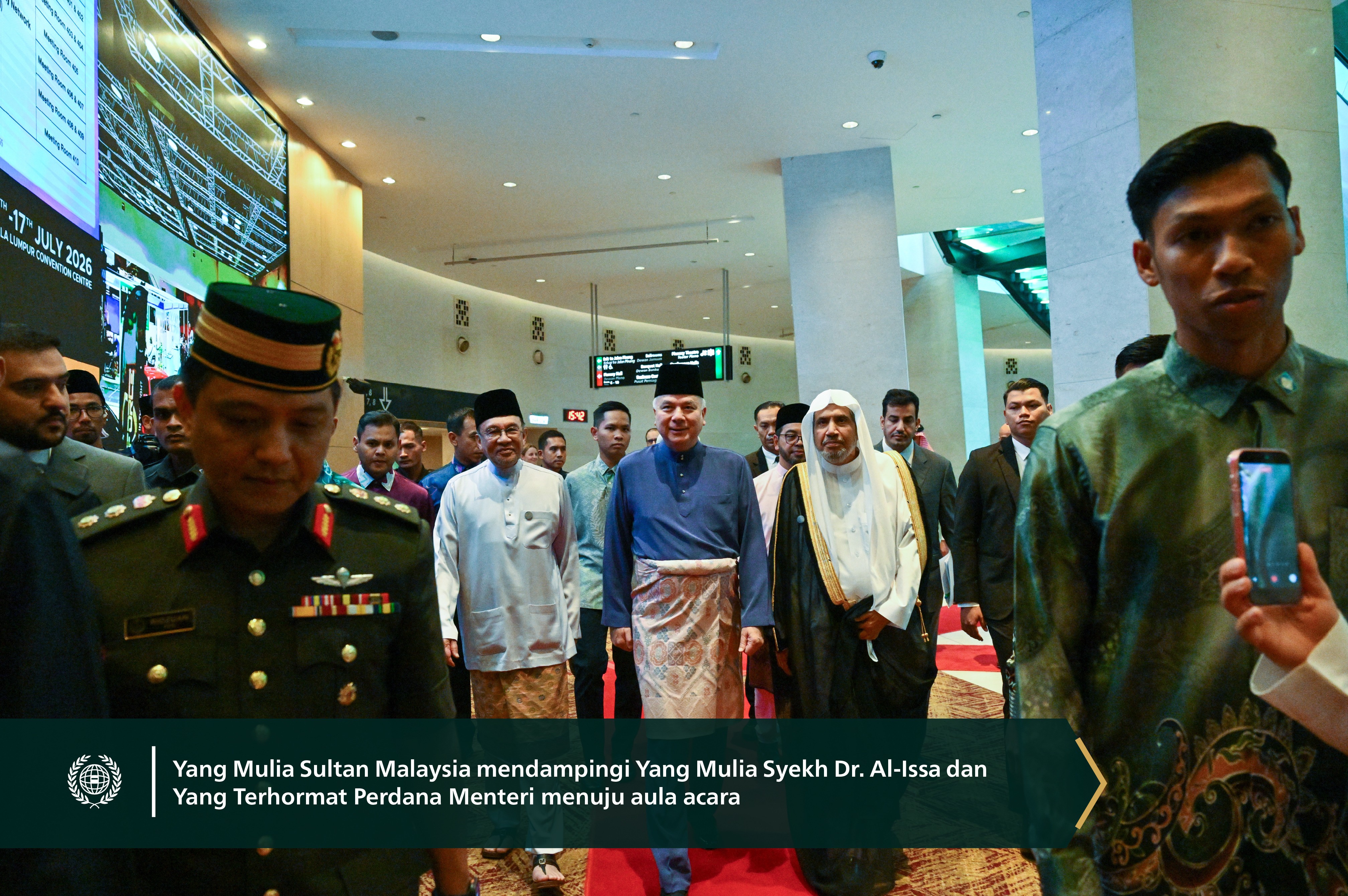 Yang Mulia Sekretaris Jenderal LMD sekaligus Ketua Organisasi Ulama Muslim, Syekh Dr. Mohammed Alissa  , menyampaikan pidato pembukaan pada Konferensi Tingkat Tinggi Internasional Ketiga Para Pemimpin Agama