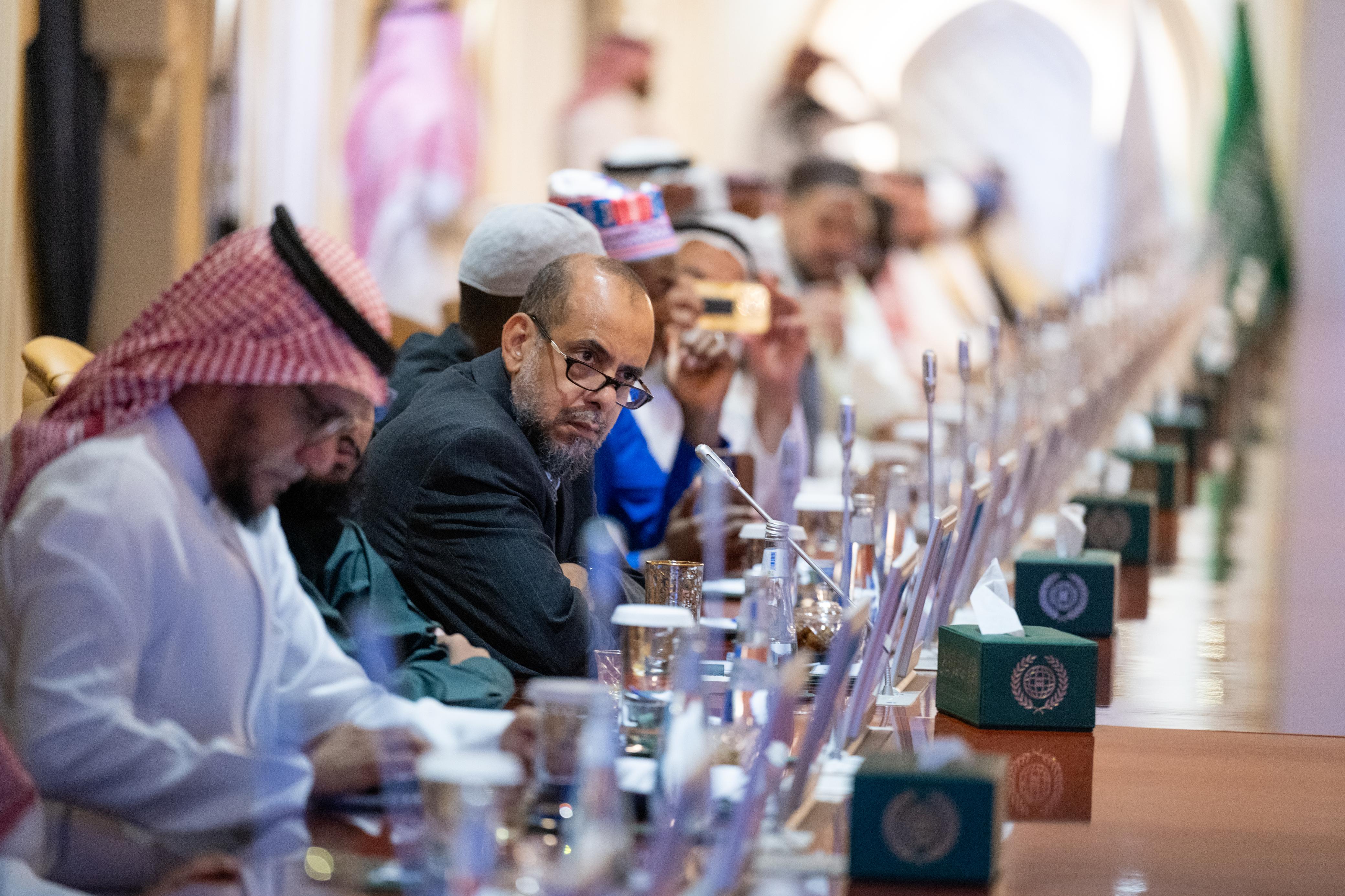 Algunas imágenes de la inauguración, esta tarde en La Meca, por el Secretario General y Presidente del Consejo de Ulemas, el Sheij Dr. Mohammed Al-Issa, de las sesiones del «Foro internacional sobre los milagros científicos en el Corán y la Sunna»