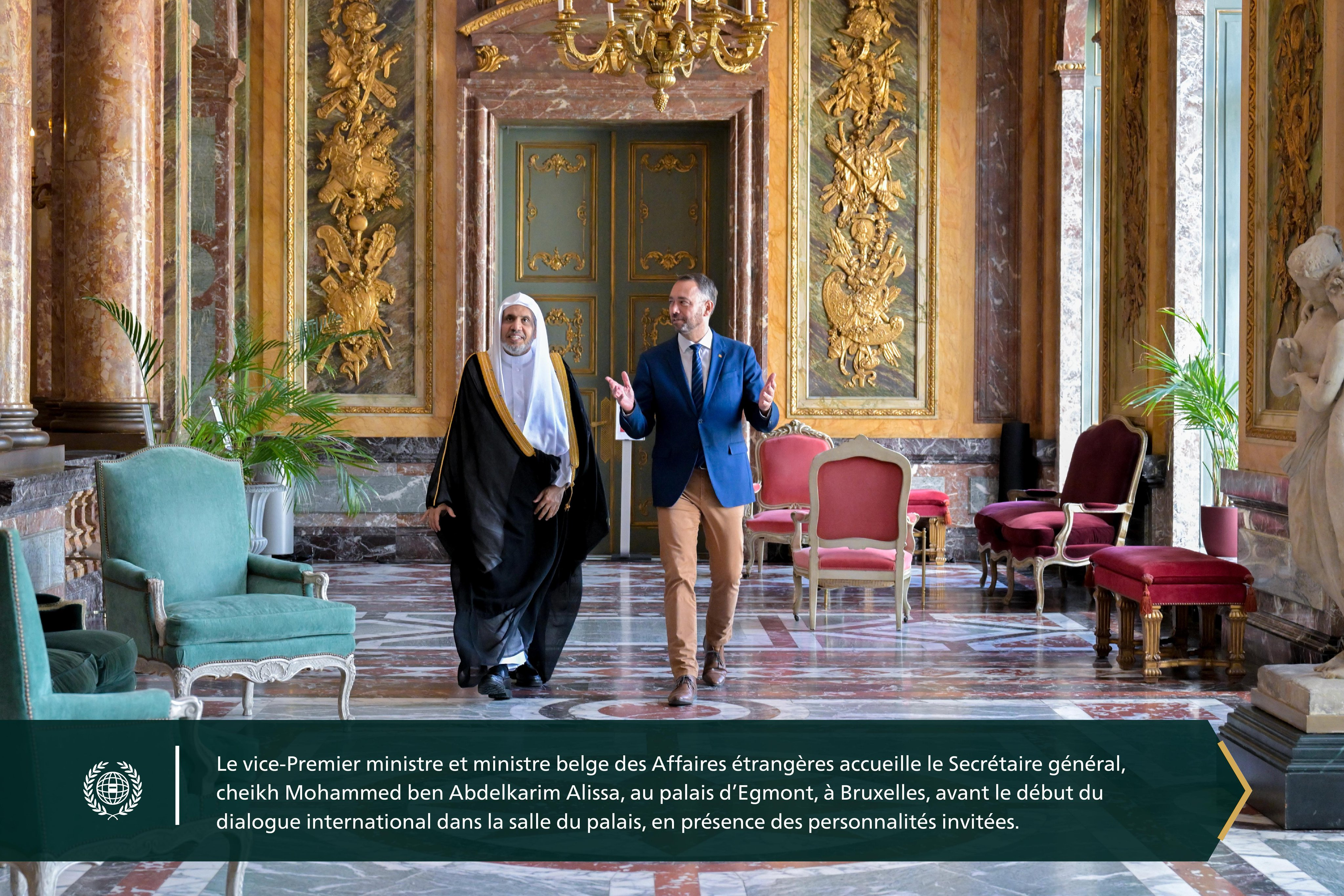 Au palais d’Egmont à Bruxelles, le ministère belge des Affaires étrangères a tenu une table ronde avec le cheikh Mohammed Alissa, secrétaire général et président de l’Organisation des savants musulmans. Thème : « L’importance du dialogue dans un monde en mutation ». Ministres, parlementaires, responsables religieux, universitaires et ONG ont débattu des évolutions internationales liées à la mission de l’Organisation.