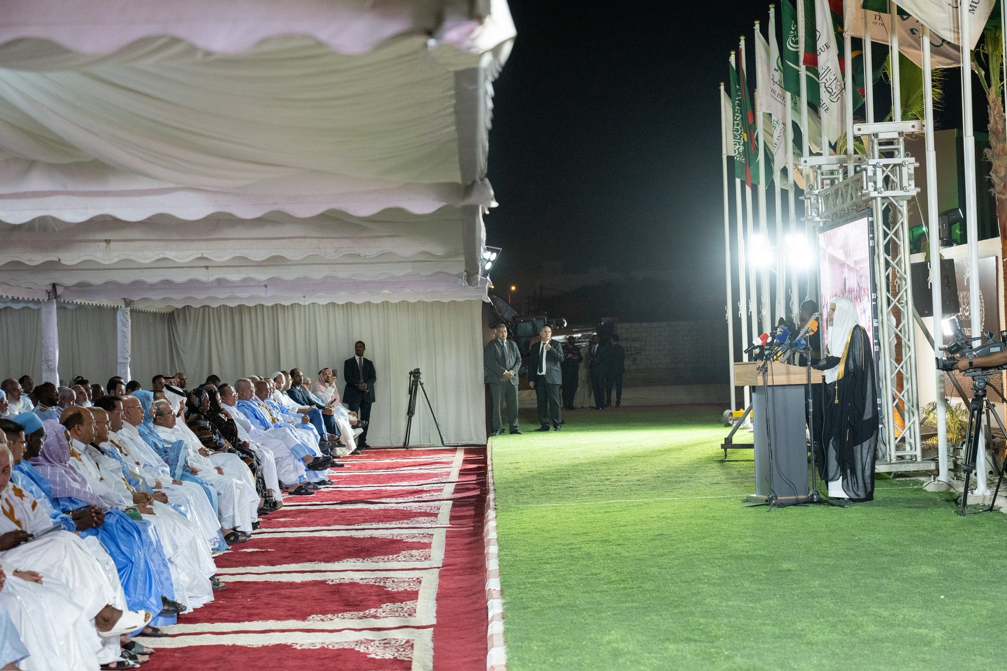 Dans le cadre du plan d’expansion internationale du musée, et en présence du Secrétaire général de la Ligue, des membres du corps diplomatique et de hautes personnalités, le Président mauritanien a inauguré le Musée sur la tradition prophétique à Nouakchott.