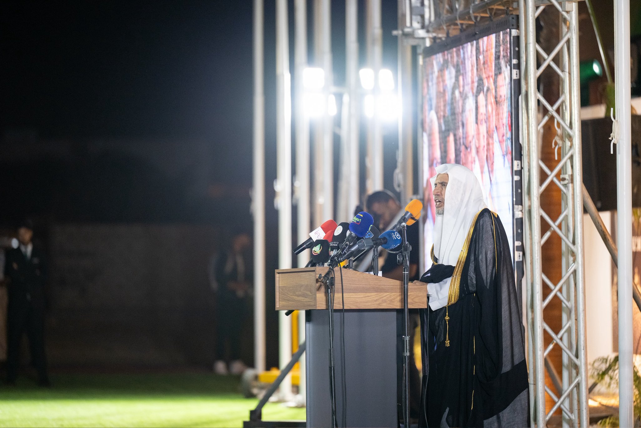 Dans le cadre du plan d’expansion internationale du musée, et en présence du Secrétaire général de la Ligue, des membres du corps diplomatique et de hautes personnalités, le Président mauritanien a inauguré le Musée sur la tradition prophétique à Nouakchott.