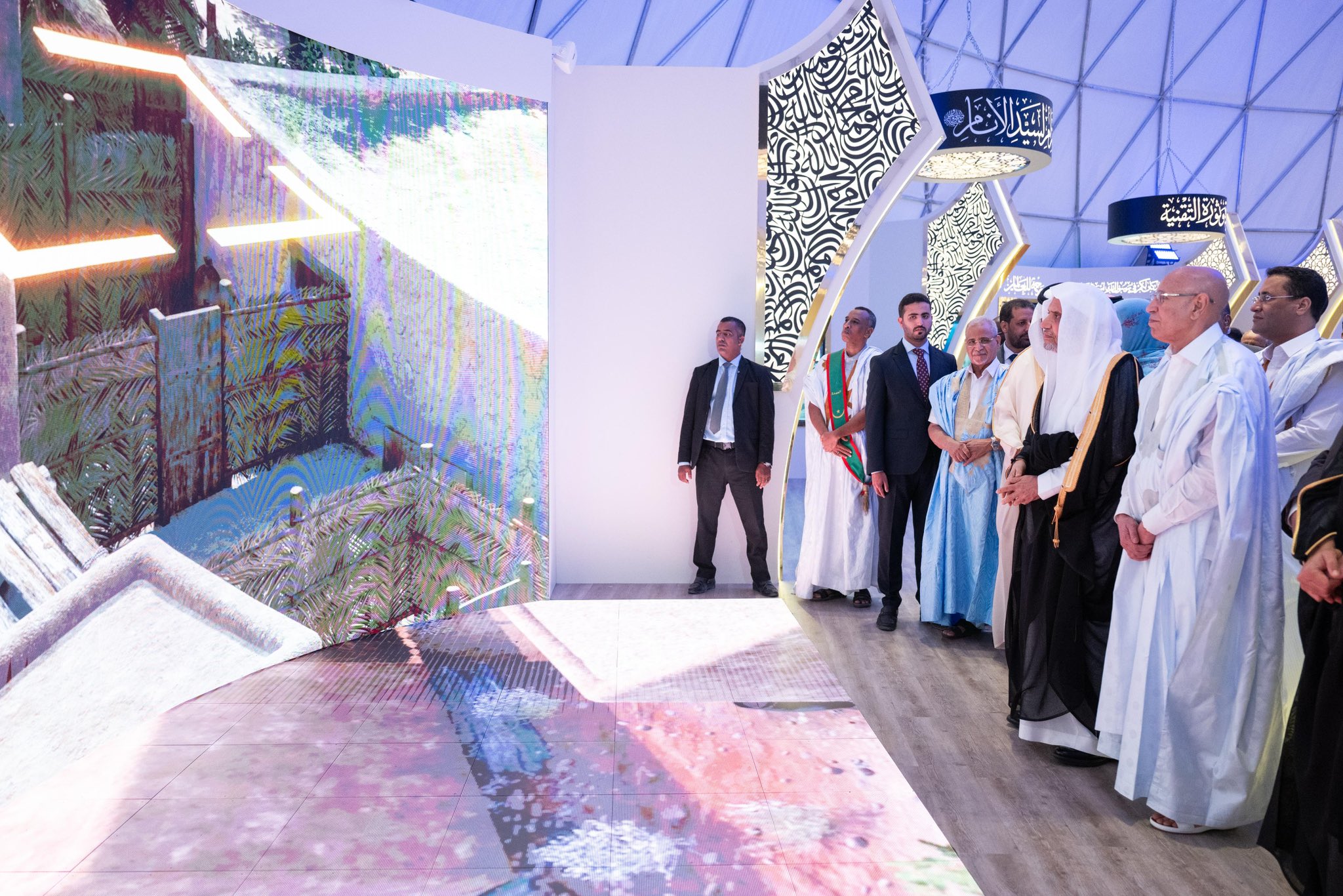 Dans le cadre du plan d’expansion internationale du musée, et en présence du Secrétaire général de la Ligue, des membres du corps diplomatique et de hautes personnalités, le Président mauritanien a inauguré le Musée sur la tradition prophétique à Nouakchott.