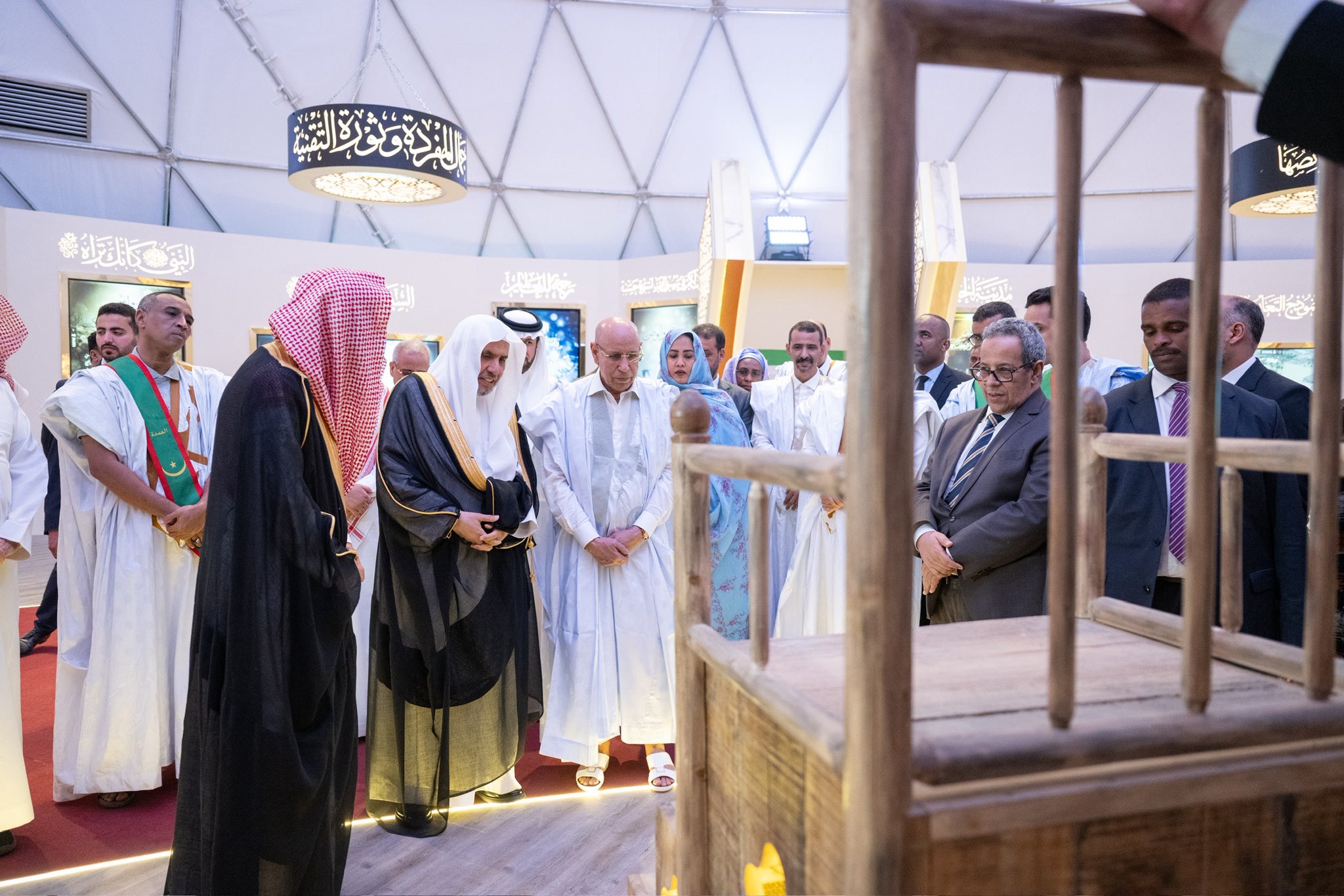 Dans le cadre du plan d’expansion internationale du musée, et en présence du Secrétaire général de la Ligue, des membres du corps diplomatique et de hautes personnalités, le Président mauritanien a inauguré le Musée sur la tradition prophétique à Nouakchott.