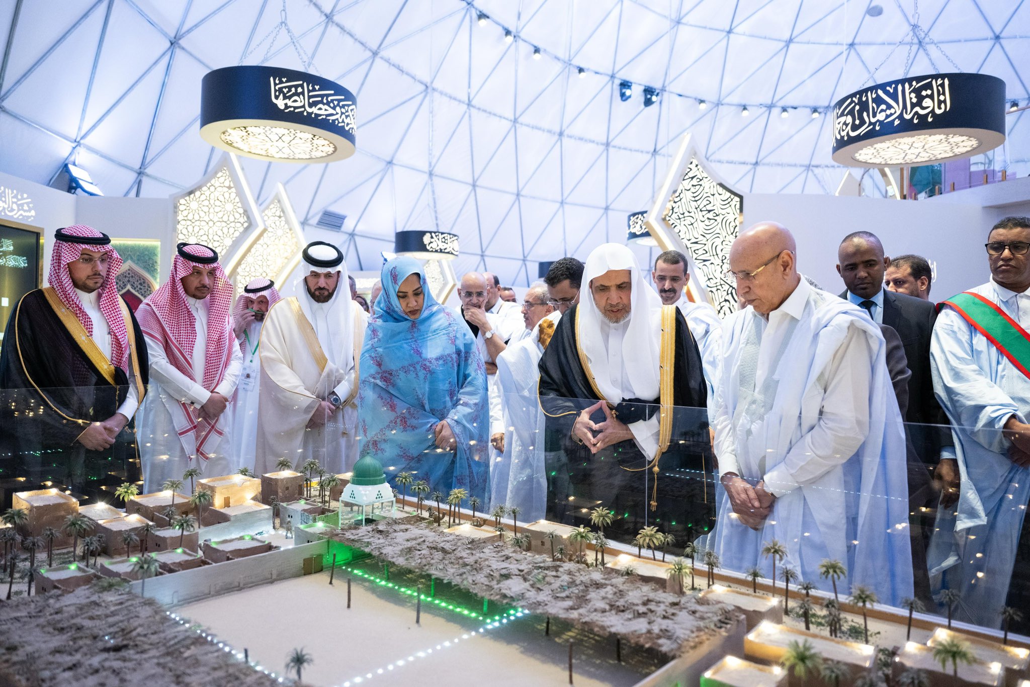 Dans le cadre du plan d’expansion internationale du musée, et en présence du Secrétaire général de la Ligue, des membres du corps diplomatique et de hautes personnalités, le Président mauritanien a inauguré le Musée sur la tradition prophétique à Nouakchott.